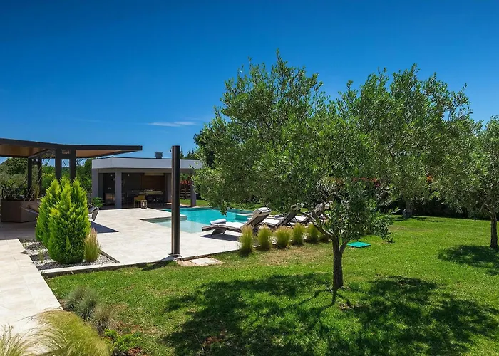 Semesterbostad Momare *