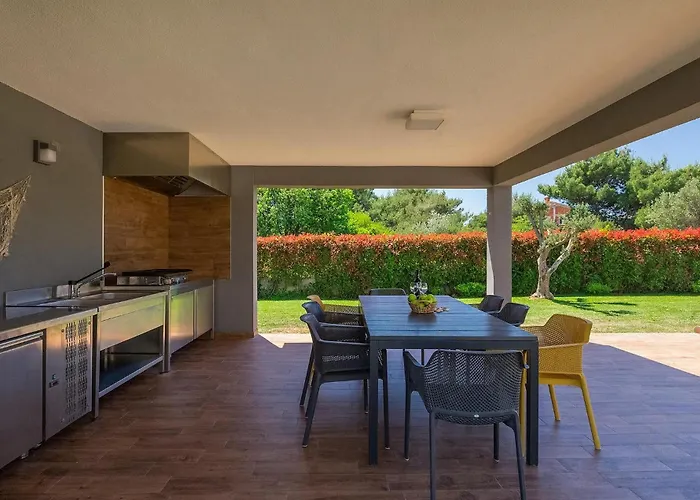 Semesterbostad Momare *