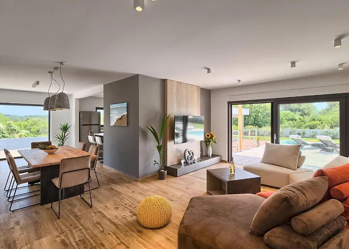 Semesterbostad Momare Pula