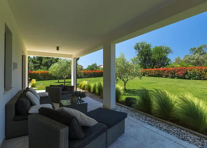 Momare 펜션 풀라