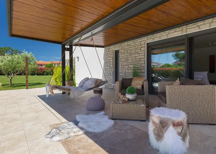 Momare 펜션 풀라