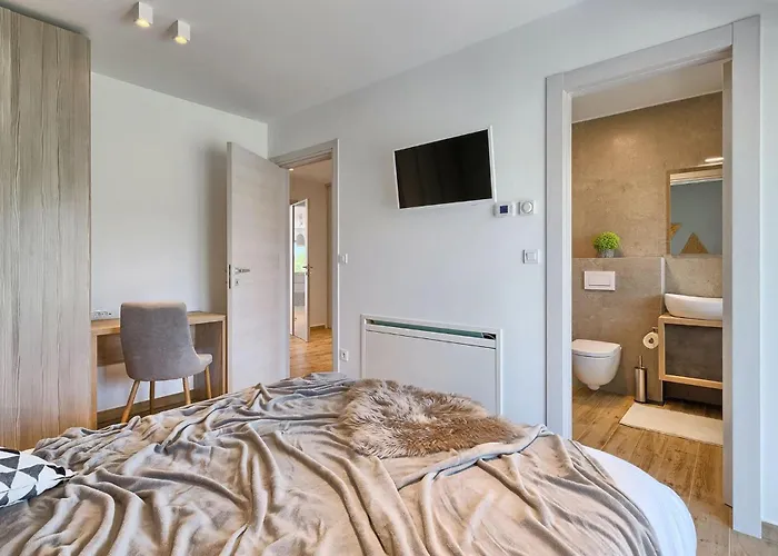 Momare 펜션 풀라